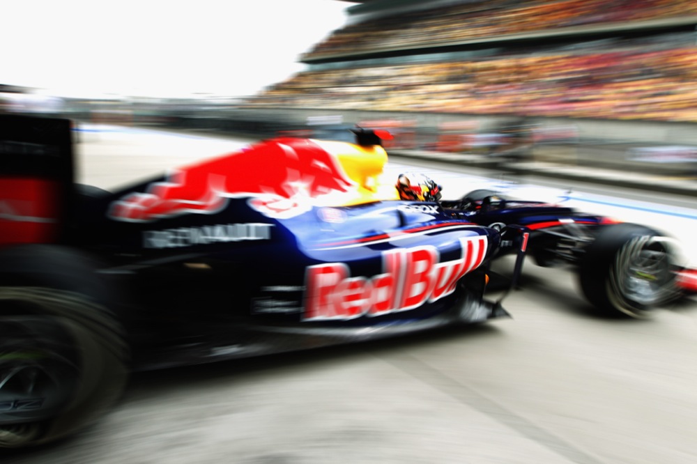 „Red Bull“ dilema: kurią išmetimo sistemą pasirinkti?