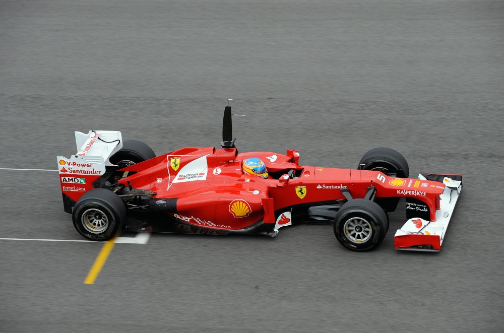 „Ferrari“ pradėjo bandyti ženkliai atnaujintą bolidą
