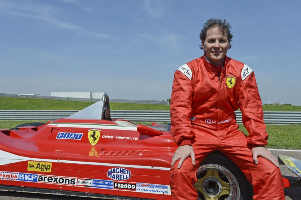 J. Villeneuve'as išmėgino tėvo „Ferrari“