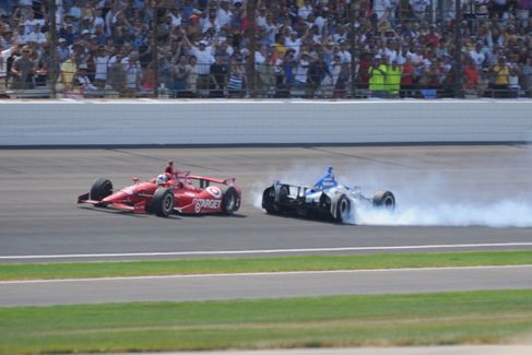 IndyCar. T. Sato dėl avarijos kaltina D. Franchittį