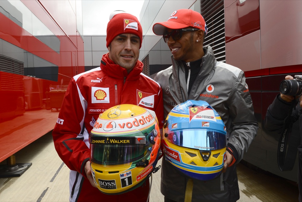 L. Hamiltonas: kalbėjomės ir su „Ferrari“