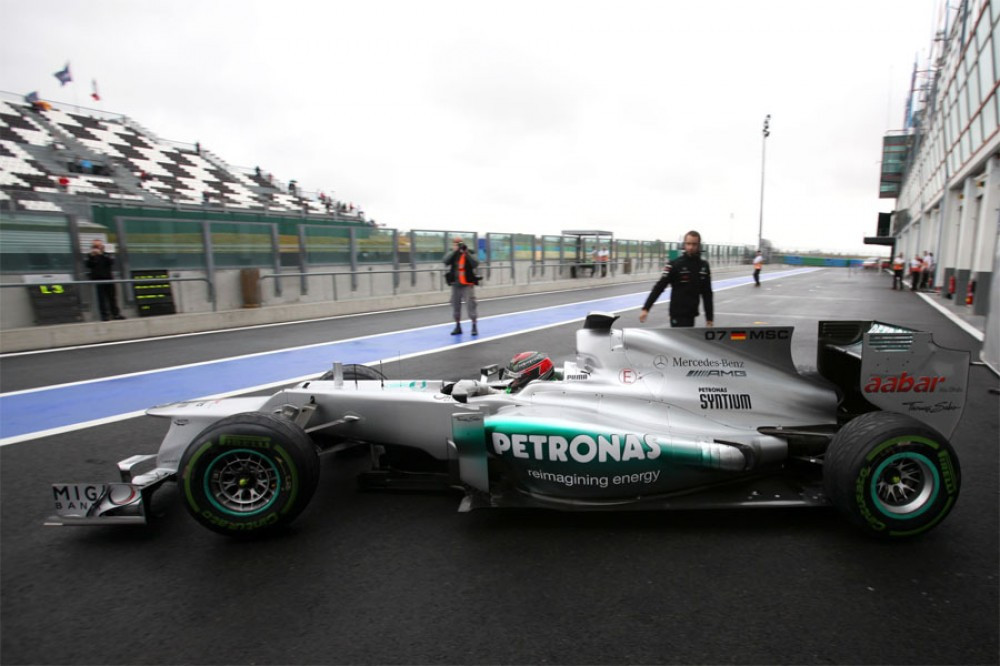 2013 m. į F-1 sugrįš peleko formos variklių gaubtai?