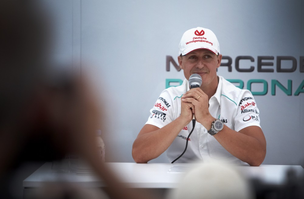 M. Schumacheris ragina „Mercedes“ tobulinti bolidą