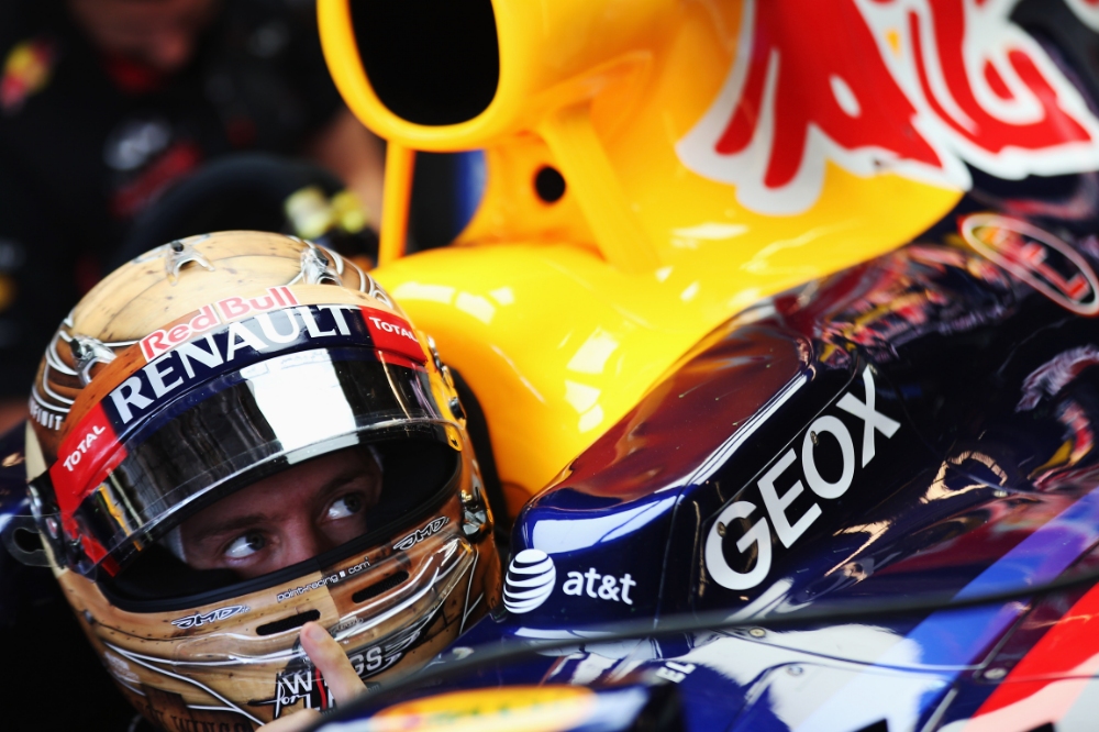 Internete – ažiotažas dėl S. Vettelio lenkimo prie geltonų vėliavų