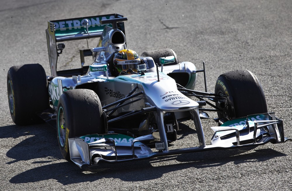 L. Hamiltonas patenkintas „Mercedes“ darbu