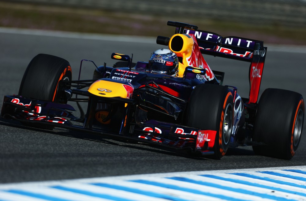 Pirmąjį bandymų Barselonoje rytą greičiausias S. Vettelis