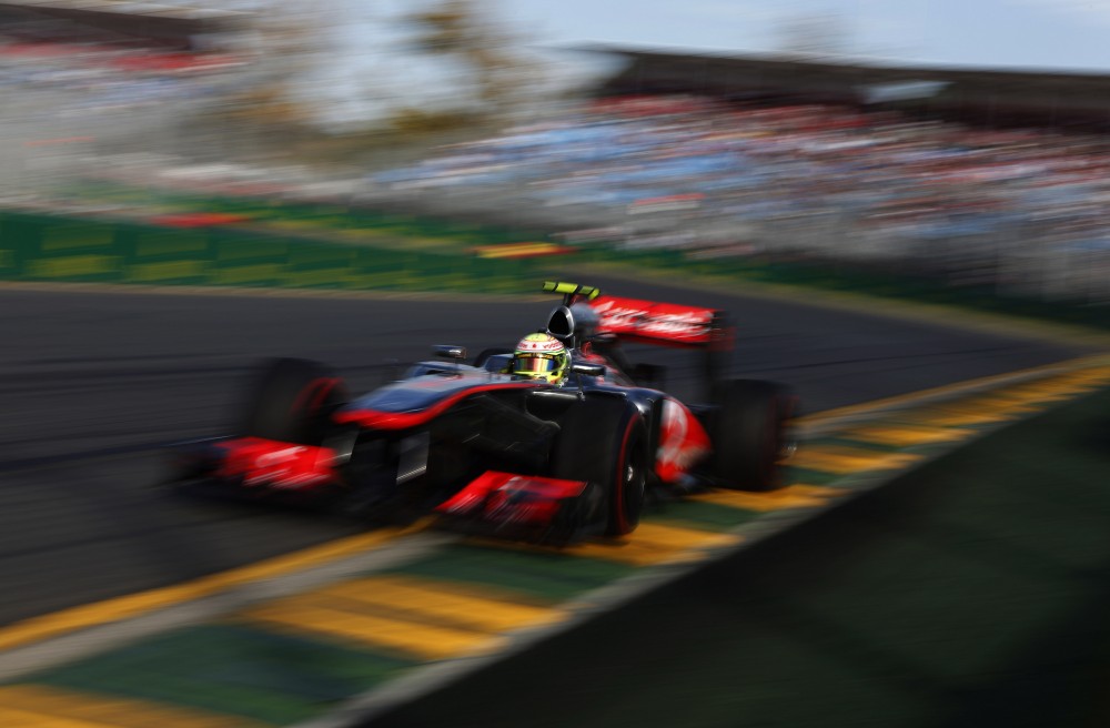 „McLaren“ pilotai: bolidas važiuoja geriau nei Australijoje