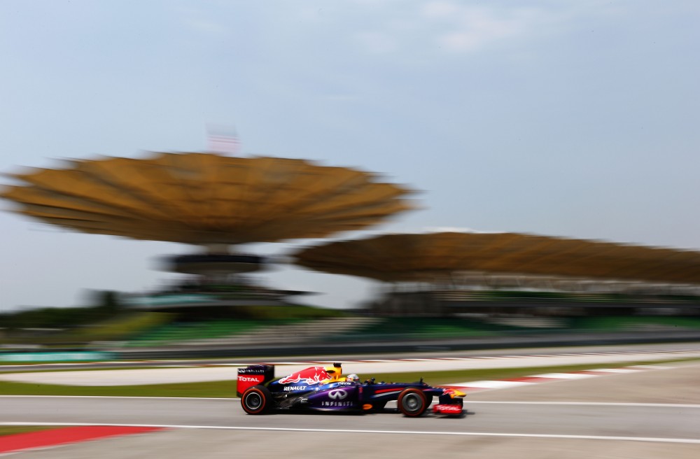 „Red Bull“ nerimauja dėl greičio lenktynėse
