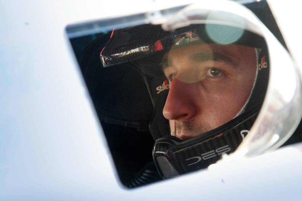 R. Kubica treniruojasi „Mercedes“ simuliatoriuje?