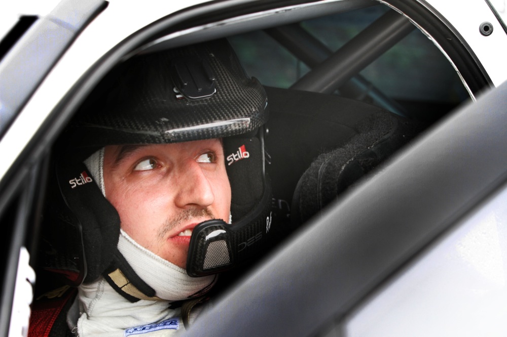 R. Kubica lenktyniaus pagrindinėje WRC klasėje, vairuos „Ford“