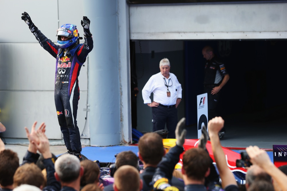 „Red Bull“ raginama nubausti S. Vettelį diskvalifikacija vienerioms lenktynėms