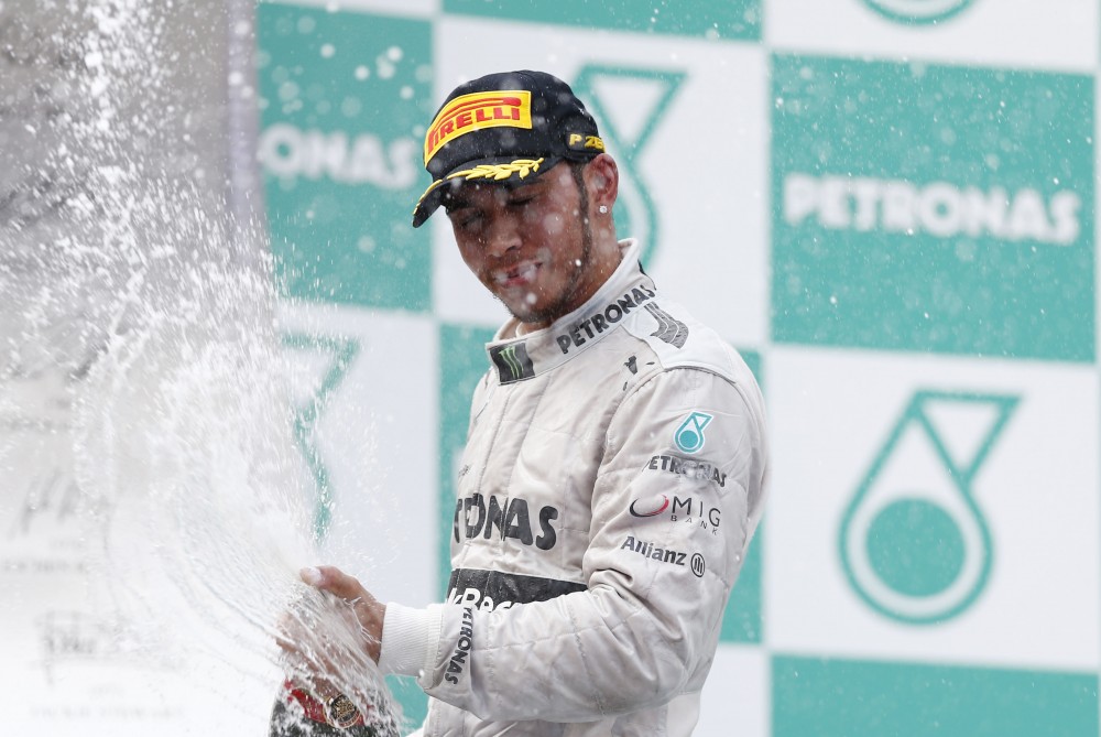 L. Hamiltonas: neprašiau B. Ecclestone’o padėti gauti vietą „Red Bull“