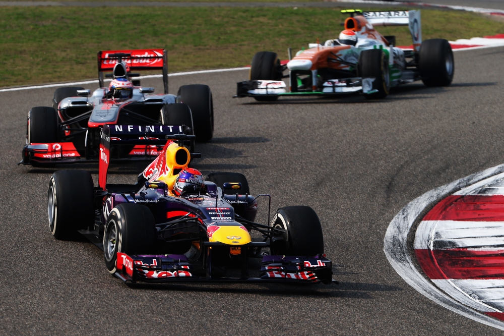 „Red Bull“: dėl titulo kovoja 4 komandos