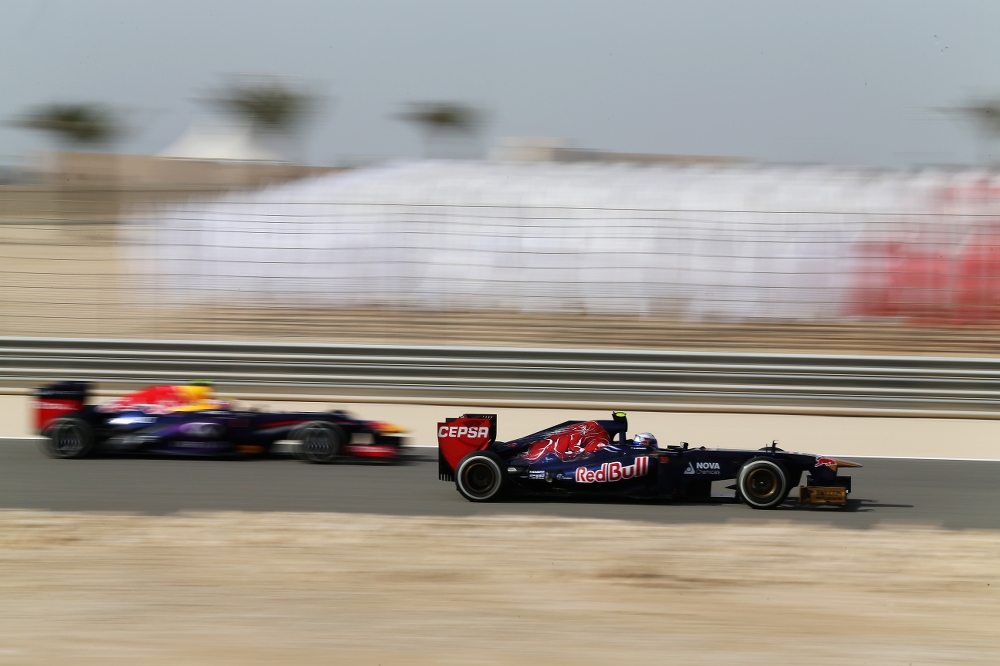„Red Bull“ renkasi tarp K. Raikkoneno ir D. Ricciardo
