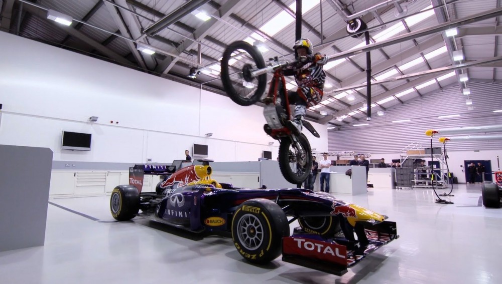D. Lampkinas motociklu smaginosi „Red Bull“ bazėje