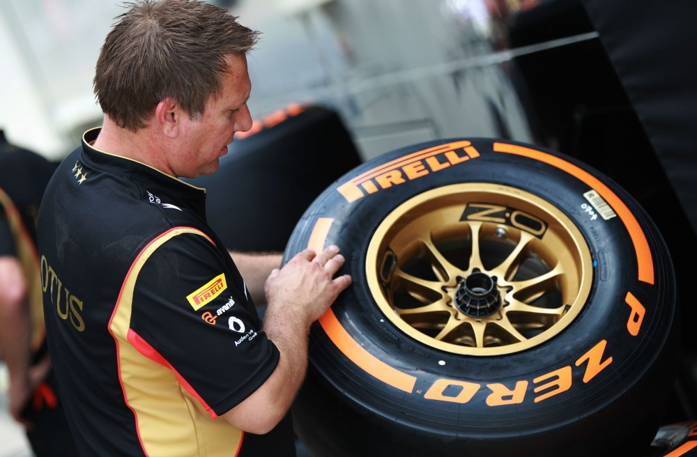 „Lotus“ nepatenkinta „Pirelli“ sprendimu keisti padangų konstrukciją