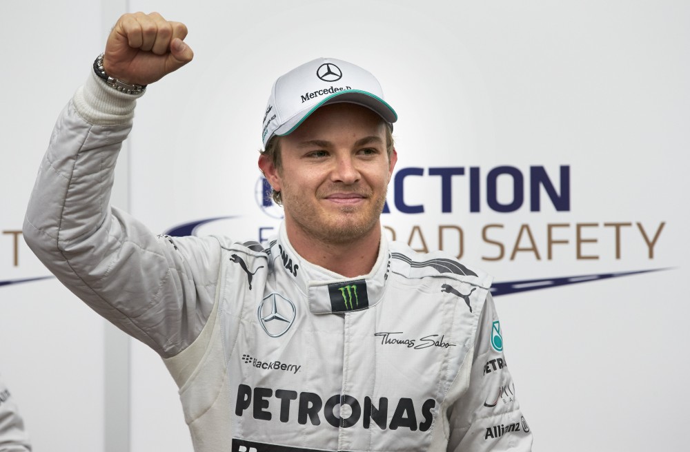 N. Rosbergas džiaugiasi pergale namuose