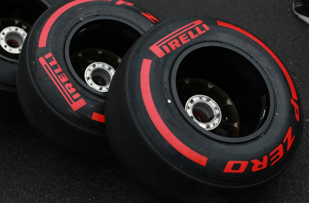 „Pirelli“ prognozuoja tris sustojimus boksuose