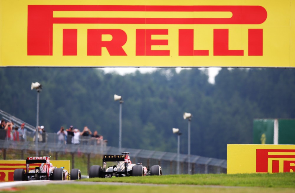 F-1 komandos pasiryžusios padėti „Pirelli“