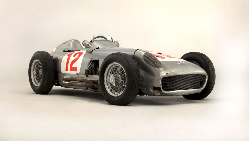 „Mercedes“ F-1 bolidas parduotas už 70 mln. litų