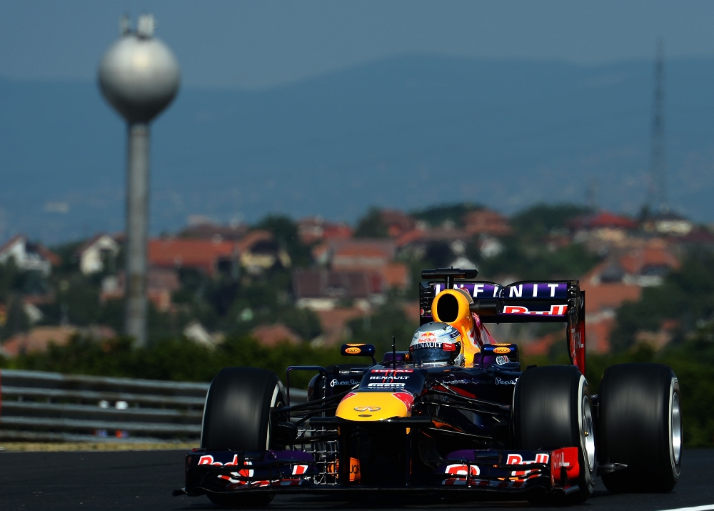 S. Vettelį nustebino „Red Bull“ forma