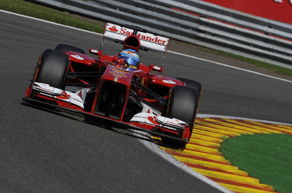 J. Villeneuve’as: F. Alonso „Lotus“ bolidu būtų laimėjęs titulą