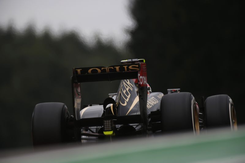 „Lotus“ atsakas „Ferrari“ – britų ekipa persiviliojo N. Hennelį