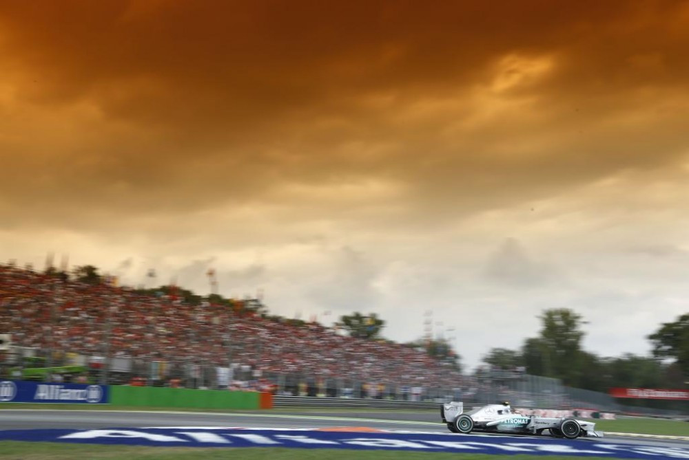 „Mercedes“ neigia pasiekusi formos piką