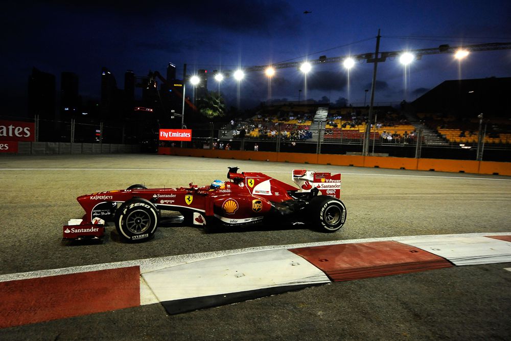 Vienintelė „Ferrari“ viltis - S. Vettelio nesėkmės