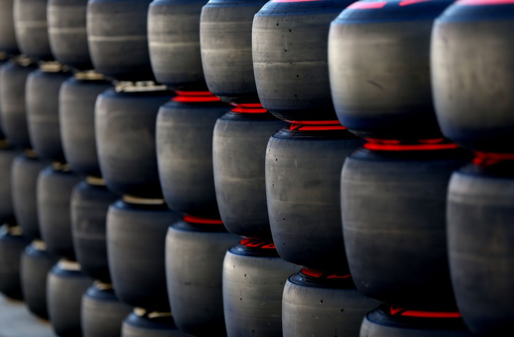 „Pirelli“ ir FIA sutartį pratęsė tik 3 metams