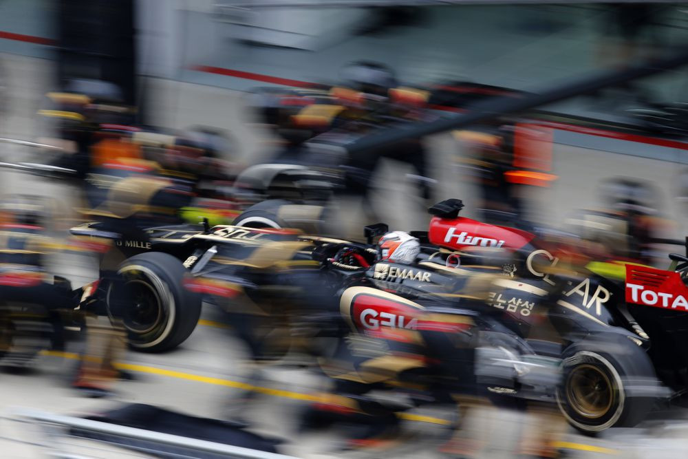 2014 m. F-1 – 2 privalomi sustojimai boksuose?