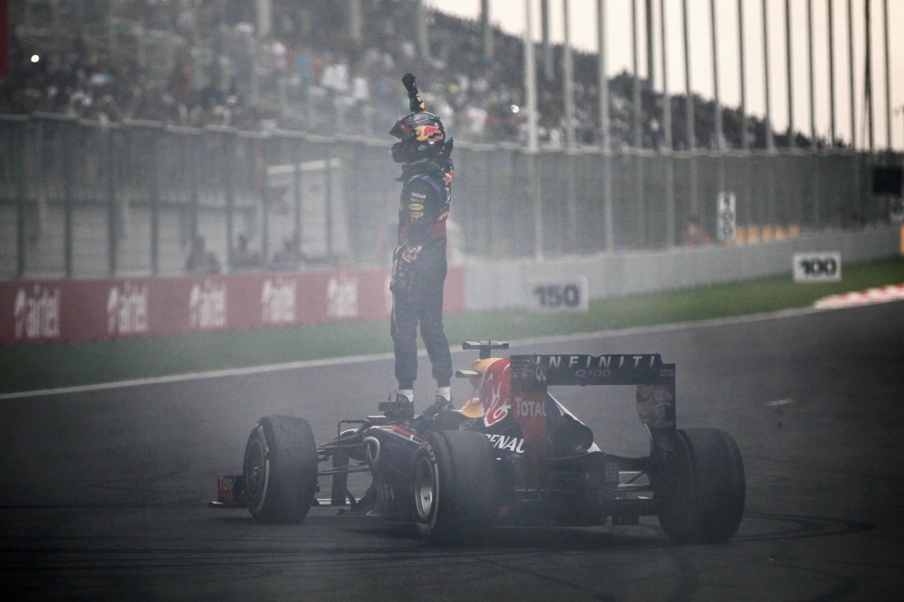 Ketvirtą F-1 čempiono titulą užsitikrinusiam S. Vetteliui teisėjai padovanojo įspėjimą