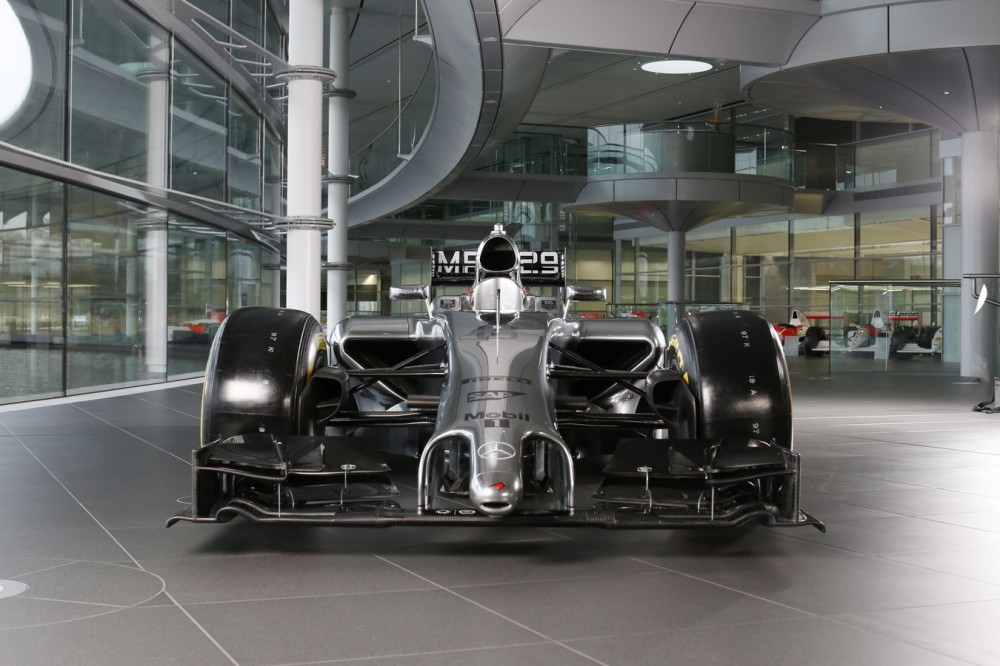 „McLaren“ išbandyti bolidą sutrukdė elektronikos problemos