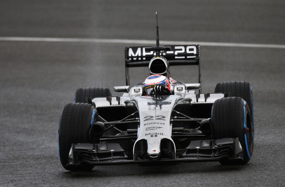 Jereze besitęsiančiuose bandymuose greičiausias J. Buttonas