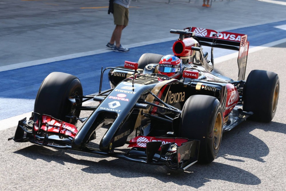 Bahreine viešai išbandytas „Lotus E22“ bolidas