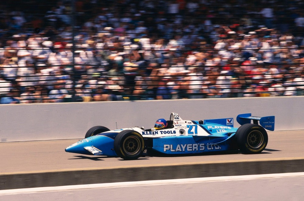 IndyCar. J. Villeneuve'as po 19 metų grįžta į „Indy 500“ lenktynes