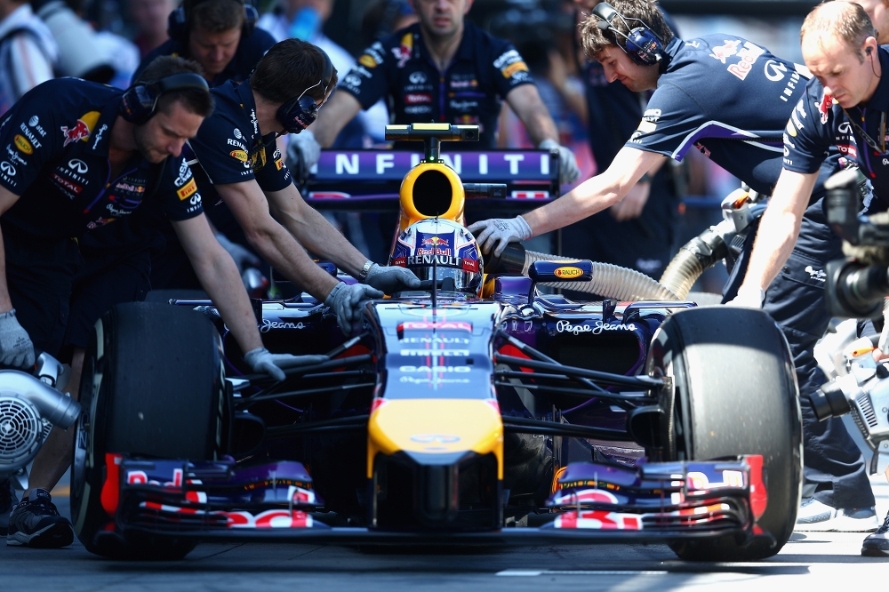 „Red Bull“ gali sulaukti diskvalifikacijos kitose dvejose lenktynėse