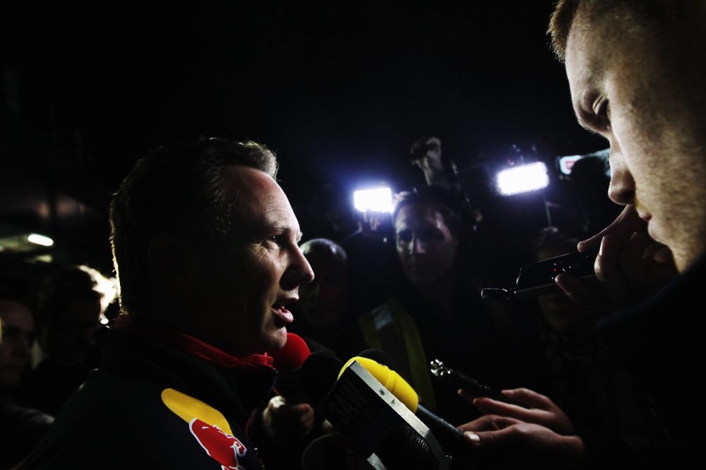 Taškų netekusi „Red Bull“ kritikuoja FIA degalų srauto jutiklius