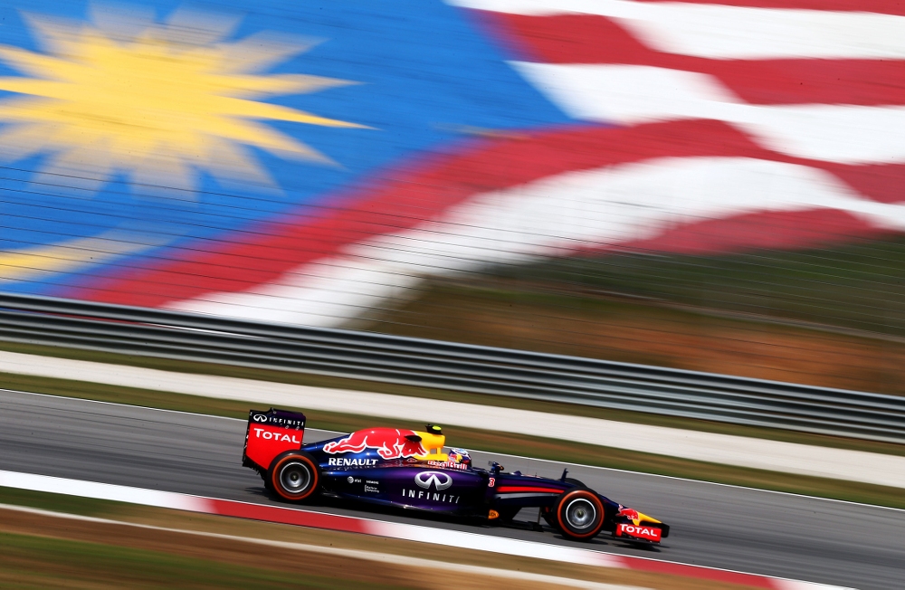 D. Ricciardo skirta 10 starto pozicijų bauda