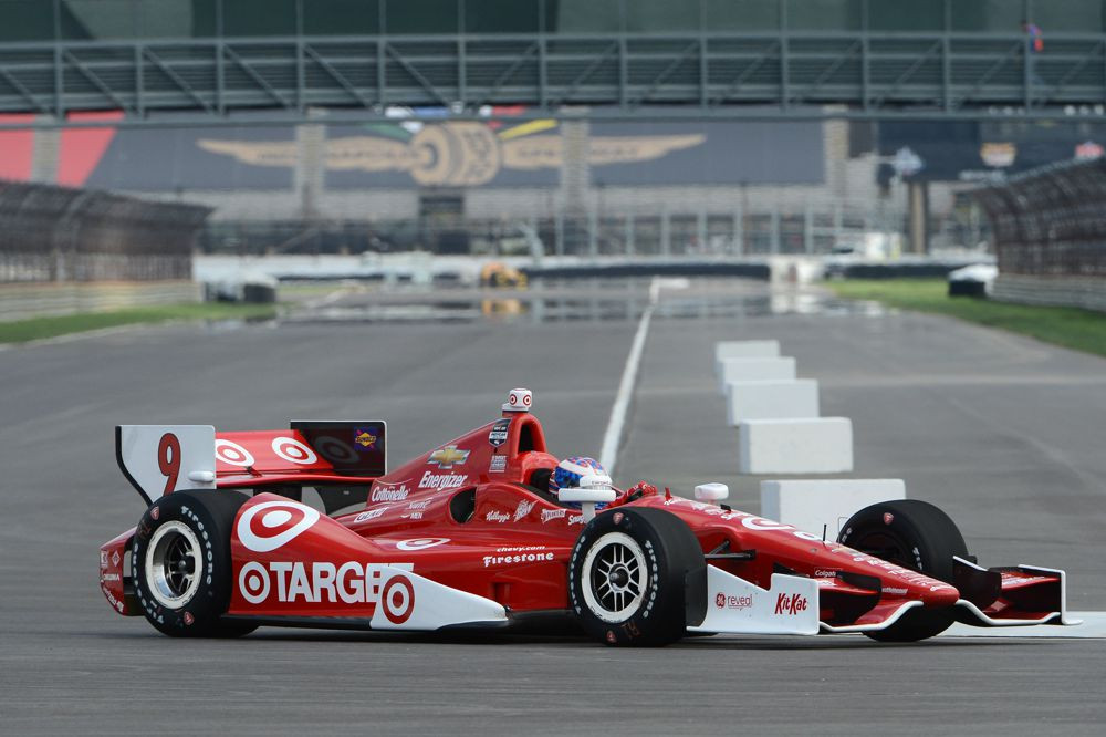 IndyCar. Atnaujintoje Indianapolio trasoje greičiausias S. Dixonas