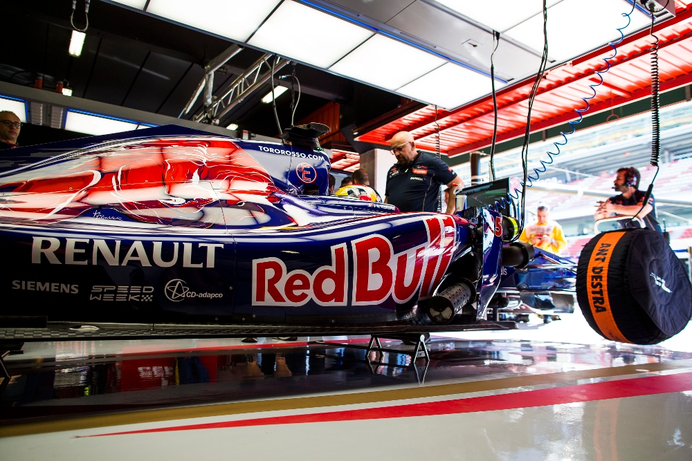 „Toro Rosso“: „Renault“ nusprendė įsigyti kitą komandą