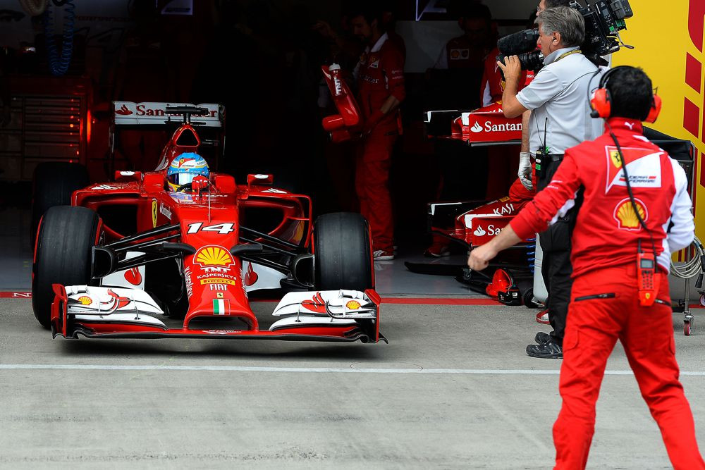 B. Ecclestone‘as: didžiosios komandos turėtų naudoti po 3 bolidus