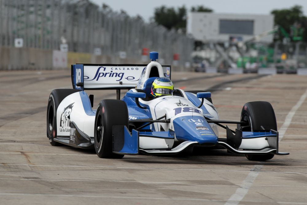 IndyCar. Chaotiškose lenktynėse - netikėta naujoko C. Huerto pergalė