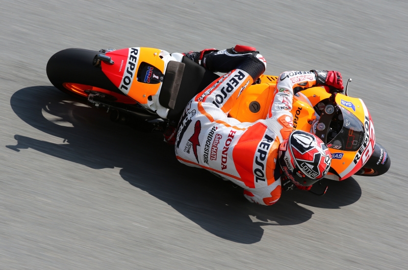 MotoGP. M. Marquezas vėl iškovojo „pole“, D. Pedrosa krito nuo motociklo