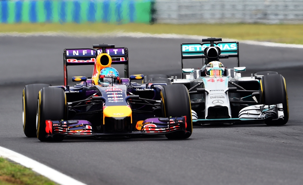 „Red Bull“ baiminasi, kad 2015 m. gali nepavyti „Mercedes“