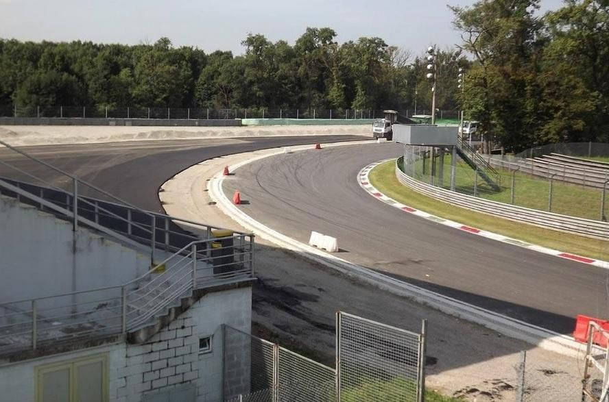 FIA: pokyčių „Parabolica“ posūkyje reikalavo pilotai
