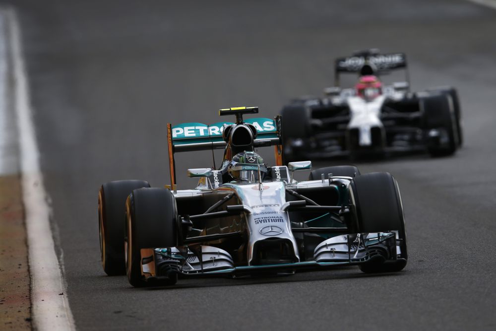 N. Rosbergas: incidentas abiems sugadino lenktynes 