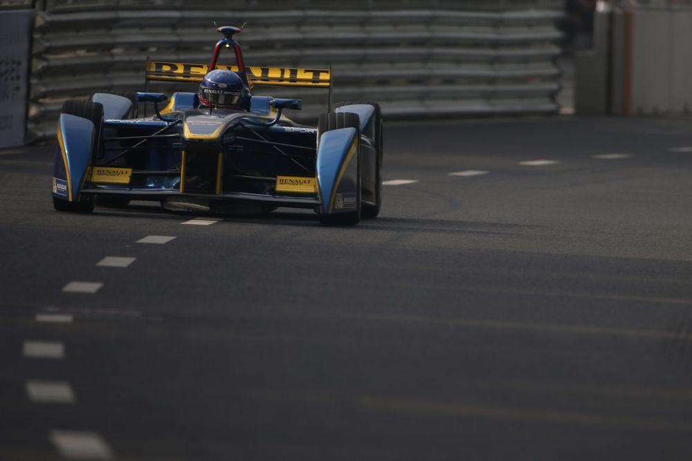 FE. Pirmoje „Formulės-E“ kvalifikacijoje greičiausias N. Prostas