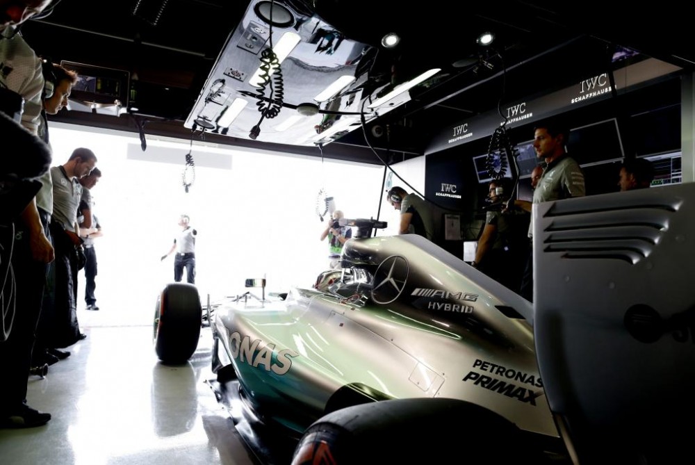 Leidimas tobulinti variklius sezono metu - „Mercedes“ rankose