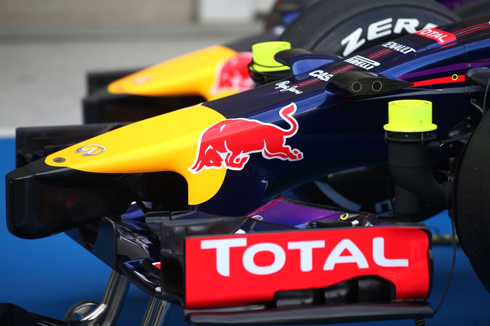 „Red Bull“: kitos komandos taip pat eksperimentuoja su sparnais